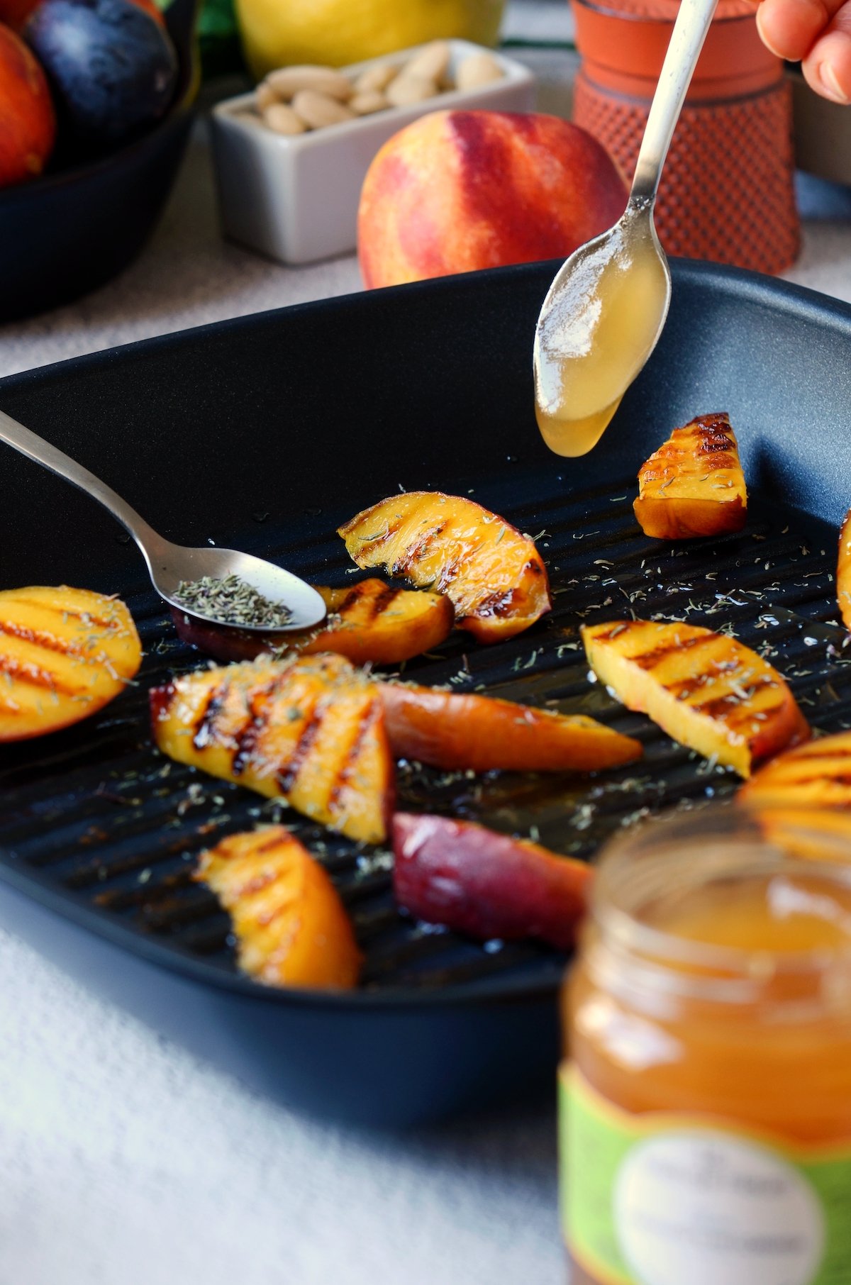 tutoriel technique cuisine comment rôtir nectarine pêche au miel poêle facilement