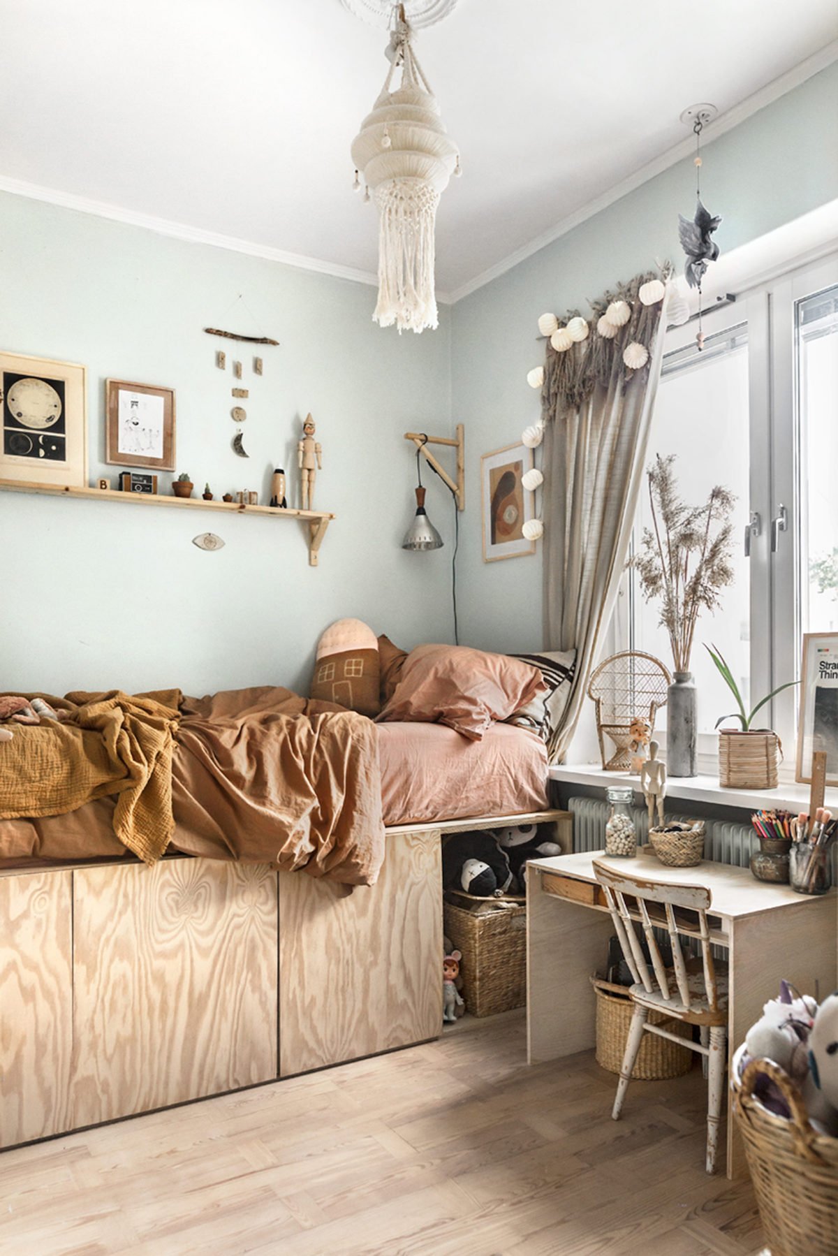 idée déco intérieure chambre naturelle bois linge de lit marron herbes de la pampa