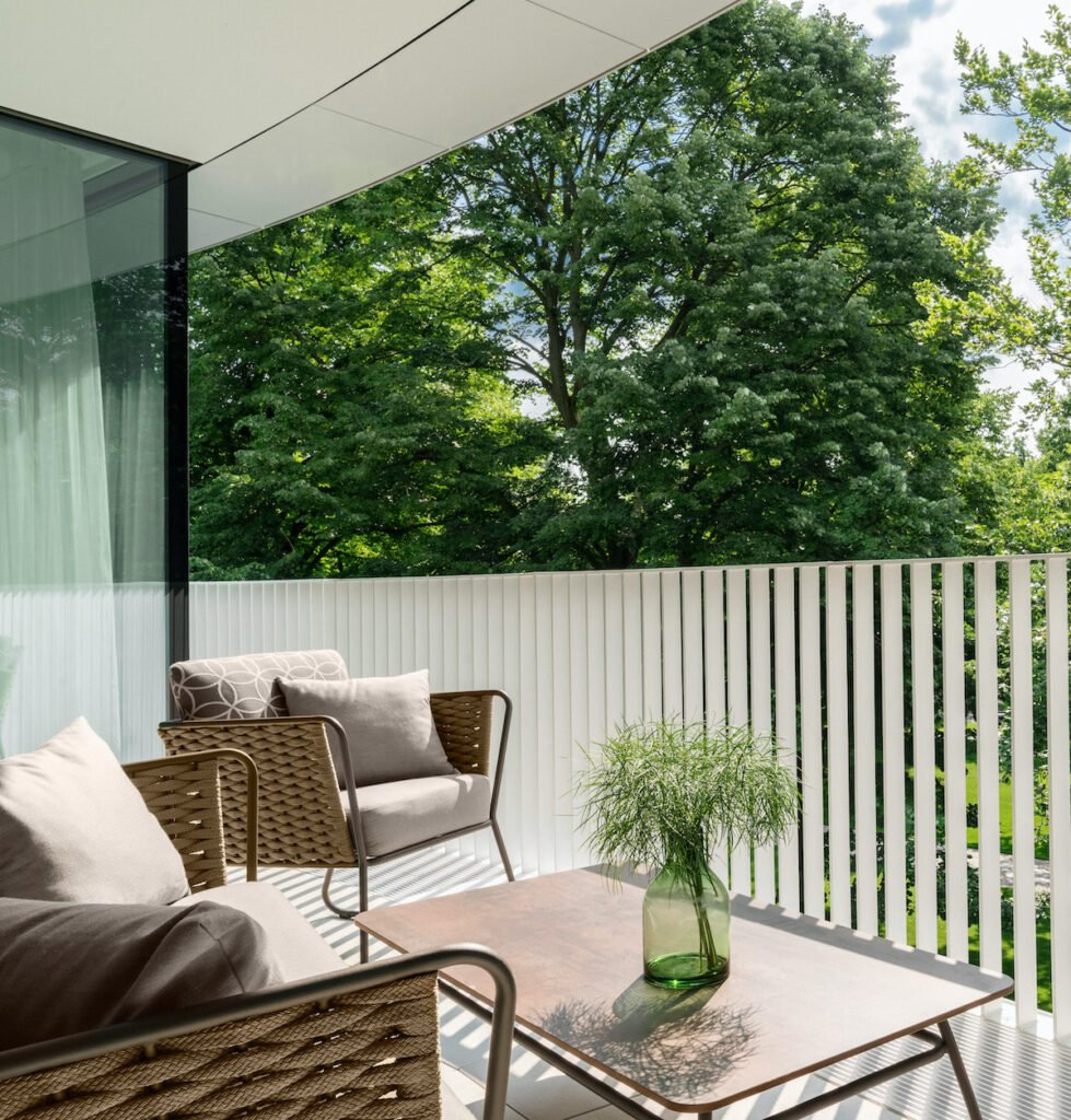 balcon hôtel allemagne chaise outdoor marron table rectangle