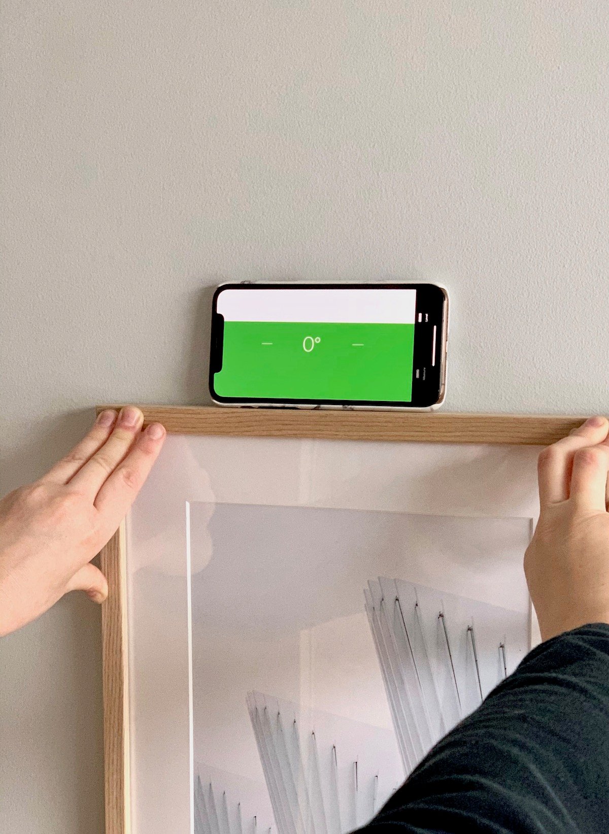 comment aligner cadres images mur fixer droit astuces