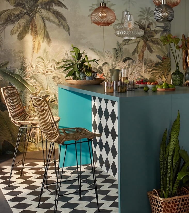 deco damier cuisine bar chaise haute rotin deco tropicale