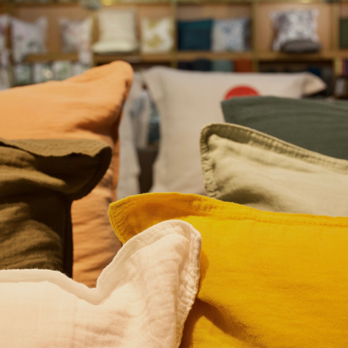 préparer la rentrée housse de coussin gaze de coton jaune vert