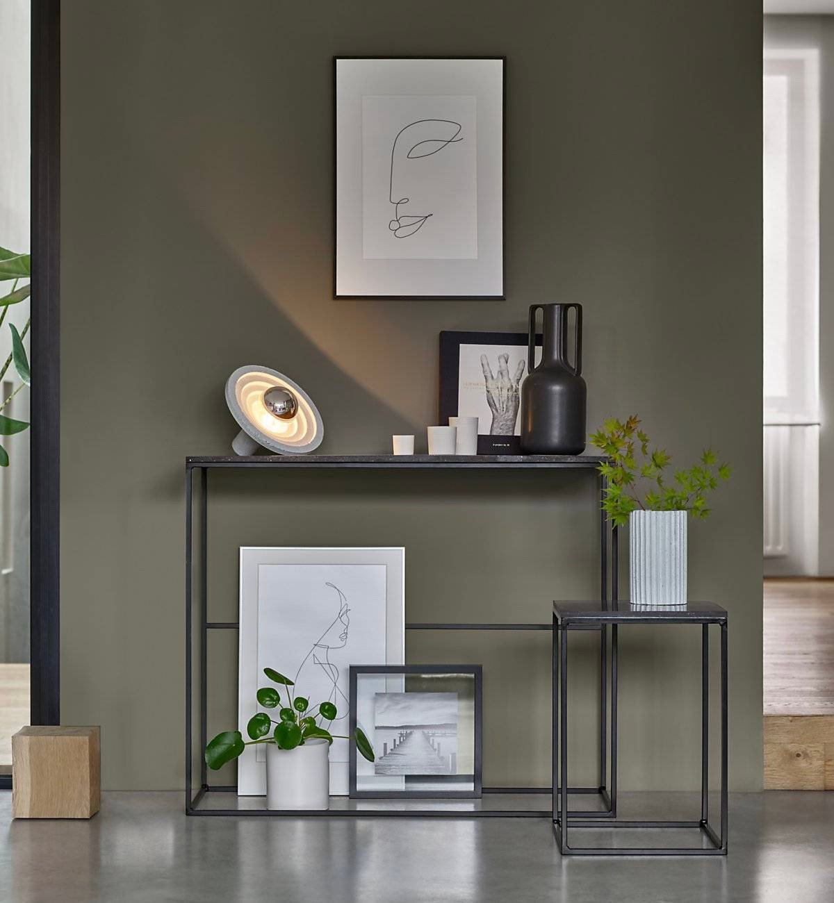 aménager petite entrée mur kaki console noire - blog déco clem