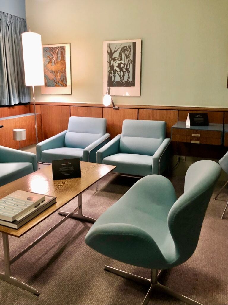 chambre 606 Jacobsen Radisson hotel Copenhagen egg chair turquoise