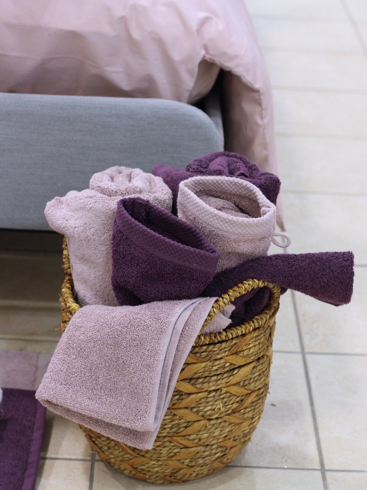 comment ranger serviette salle de bains spa panier osier rotin
