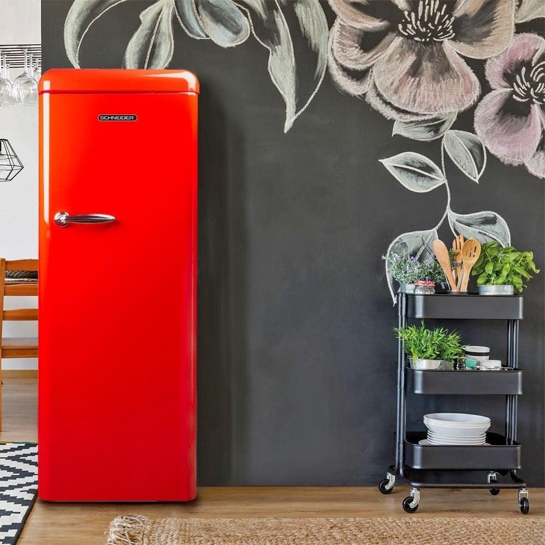 couleur vive rouge deco murale papier peint noir fleuri parquet bois