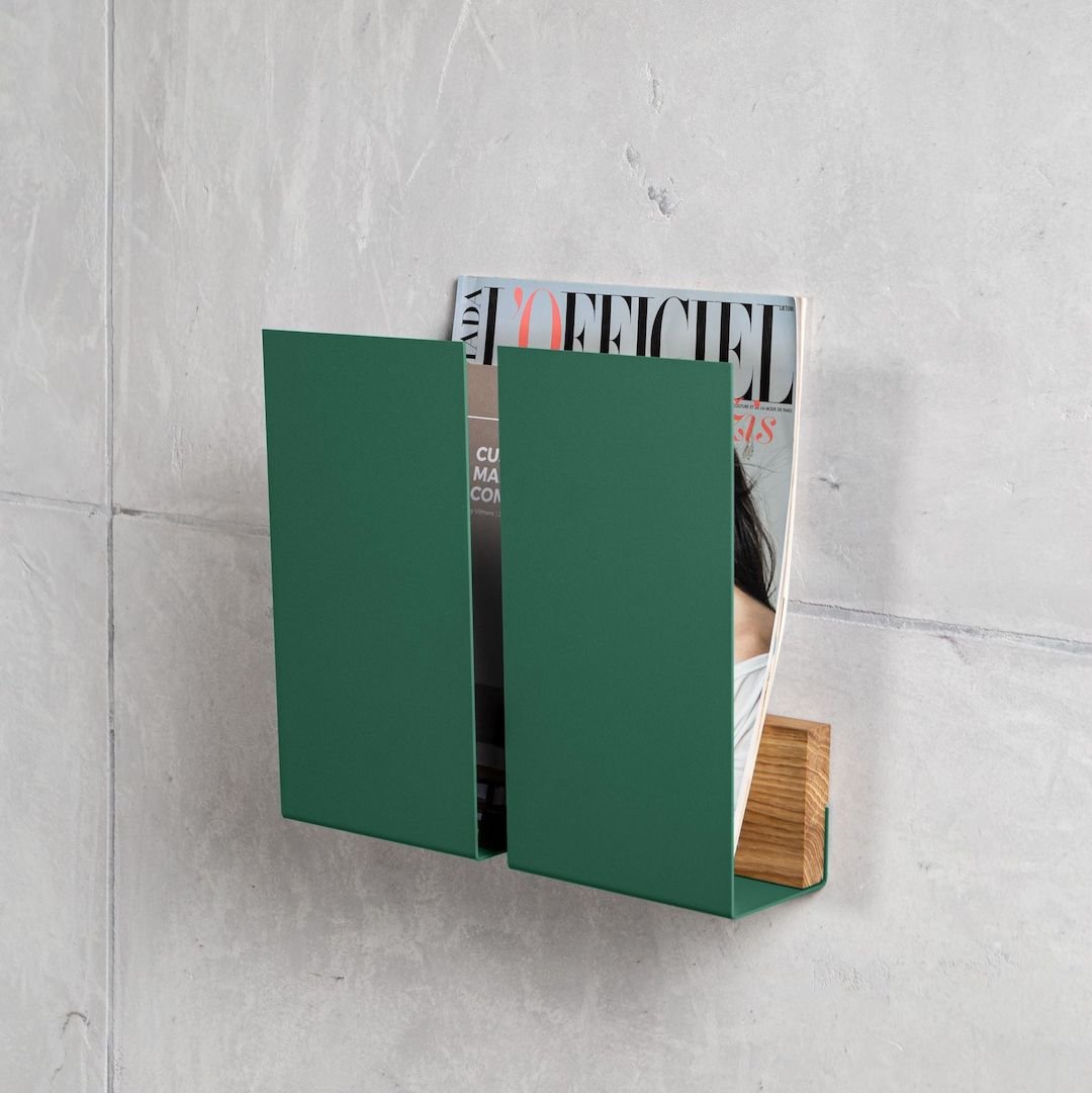 deco intérieure porte revue mural bois metal vert foncé tendance moderne