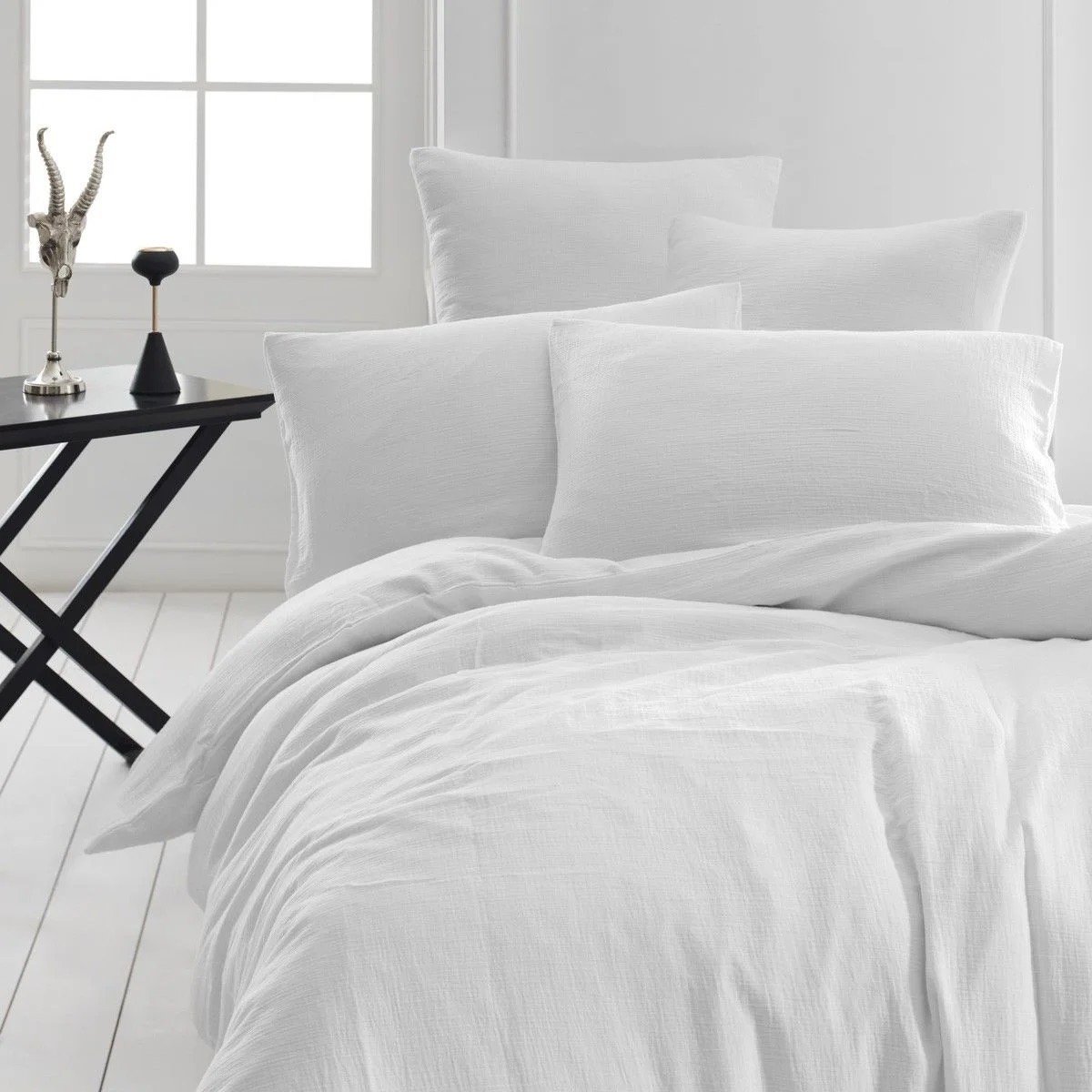 chambre déco noir blanc gaze coton
