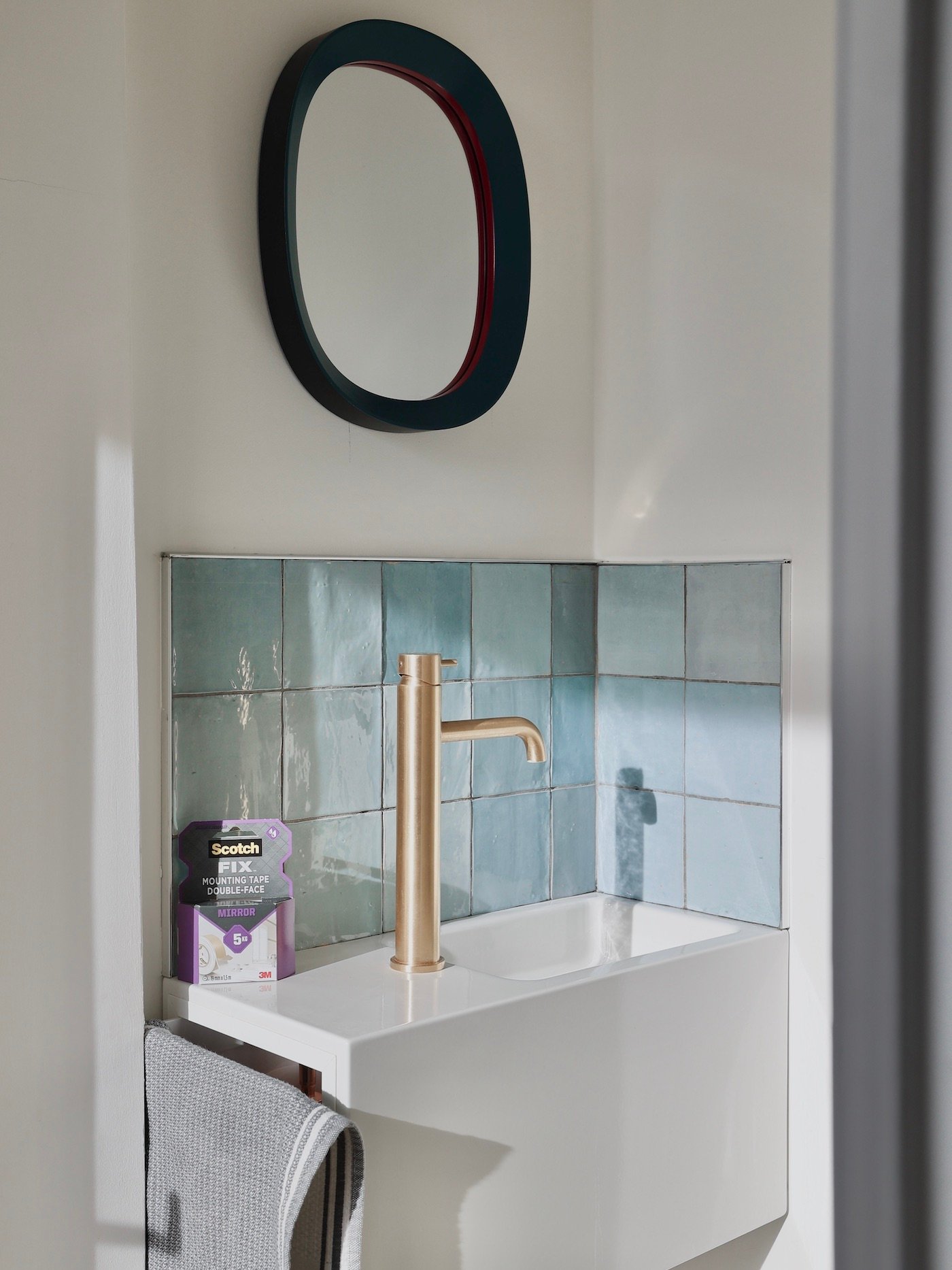 fixer sans percer objet lourd miroir mur béton double face scotch