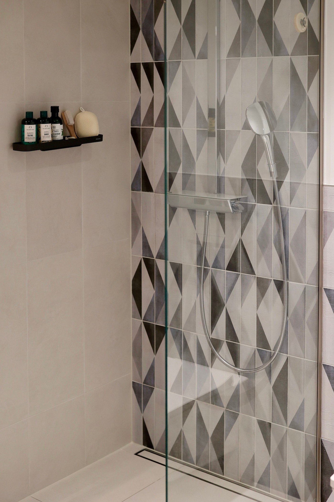 salle de bains bord de mer moderne douche italienne