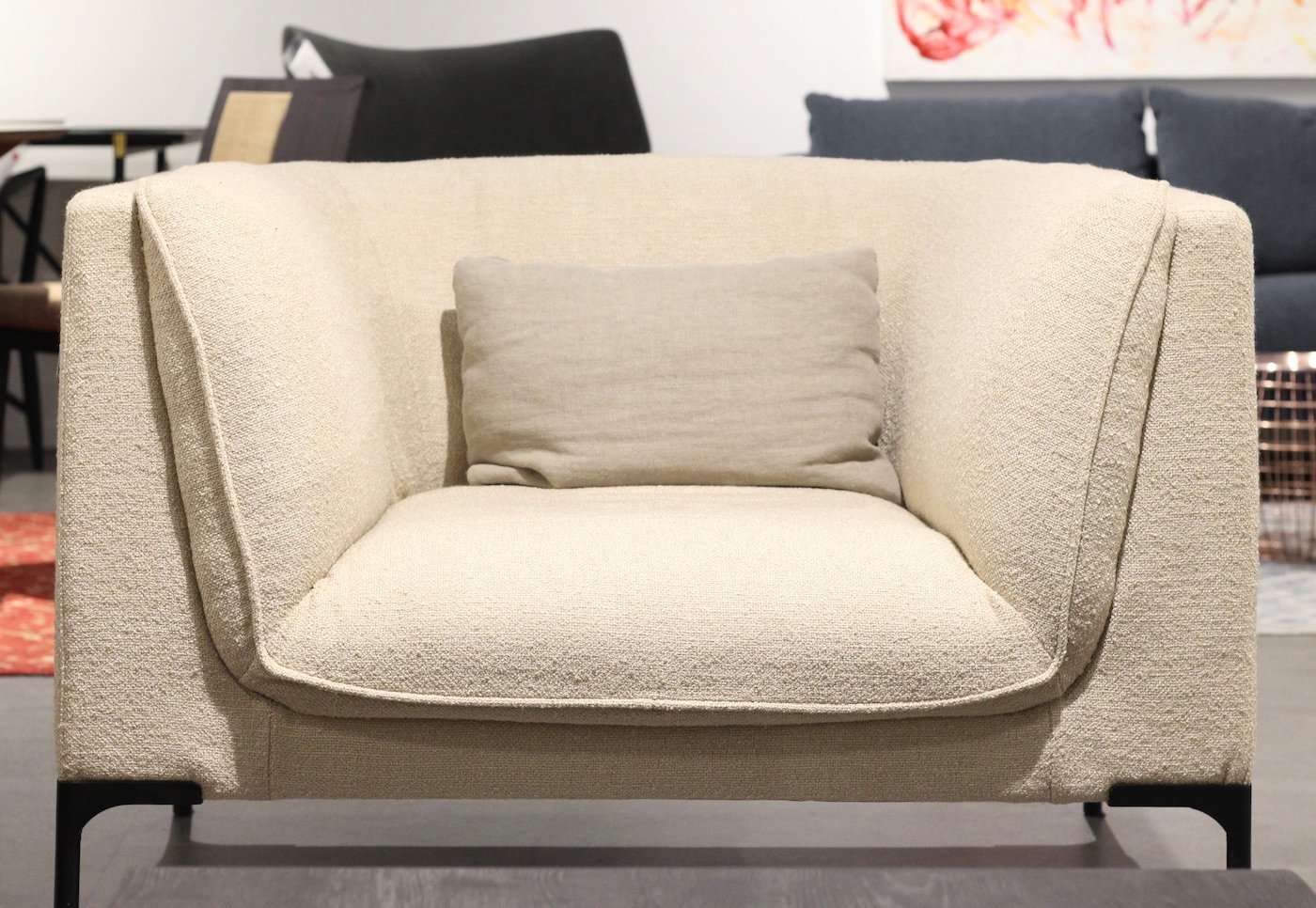 Fauteuil club carré tissu bouclettes
