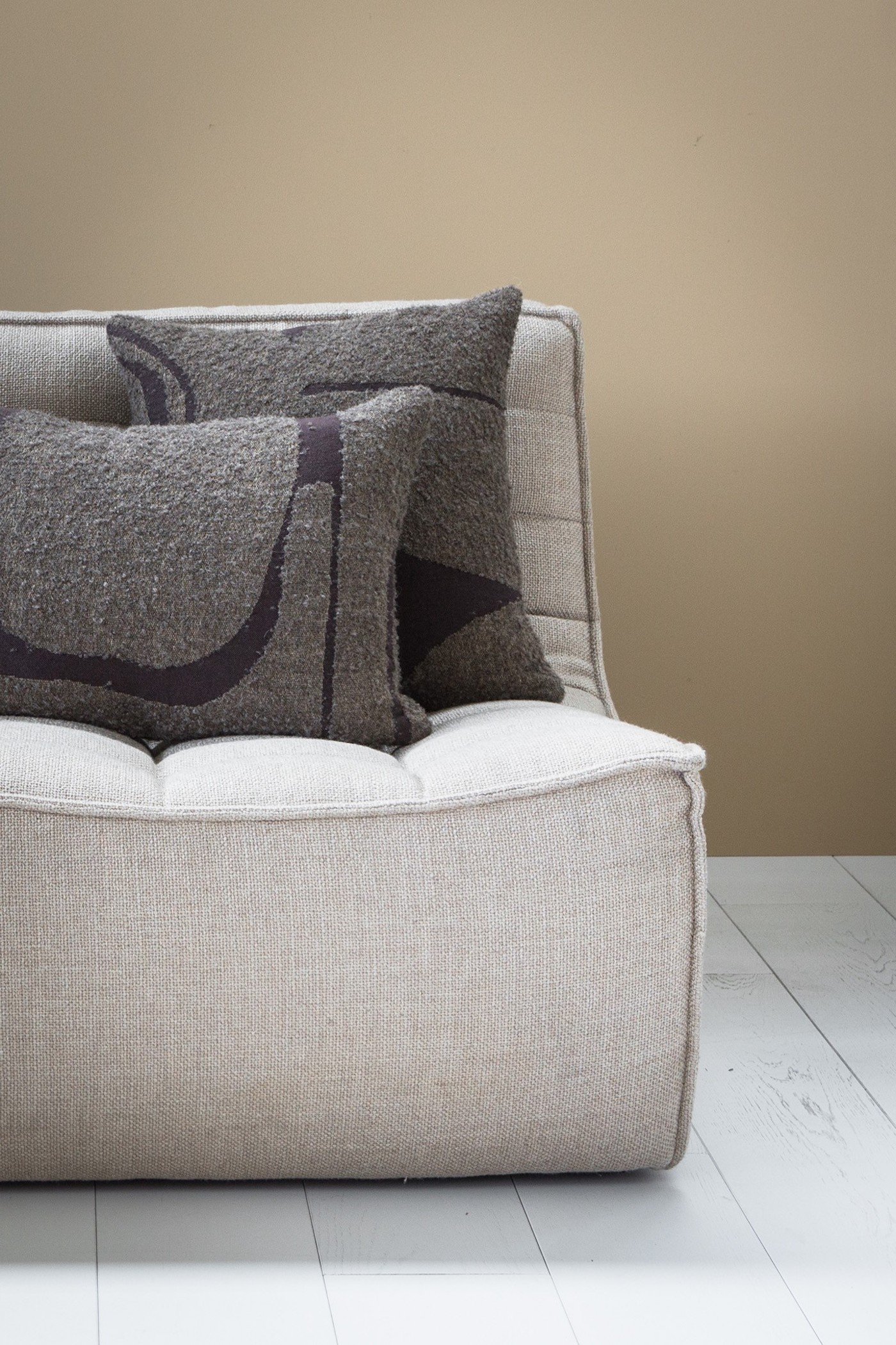 Coussin laine marron motif années 70