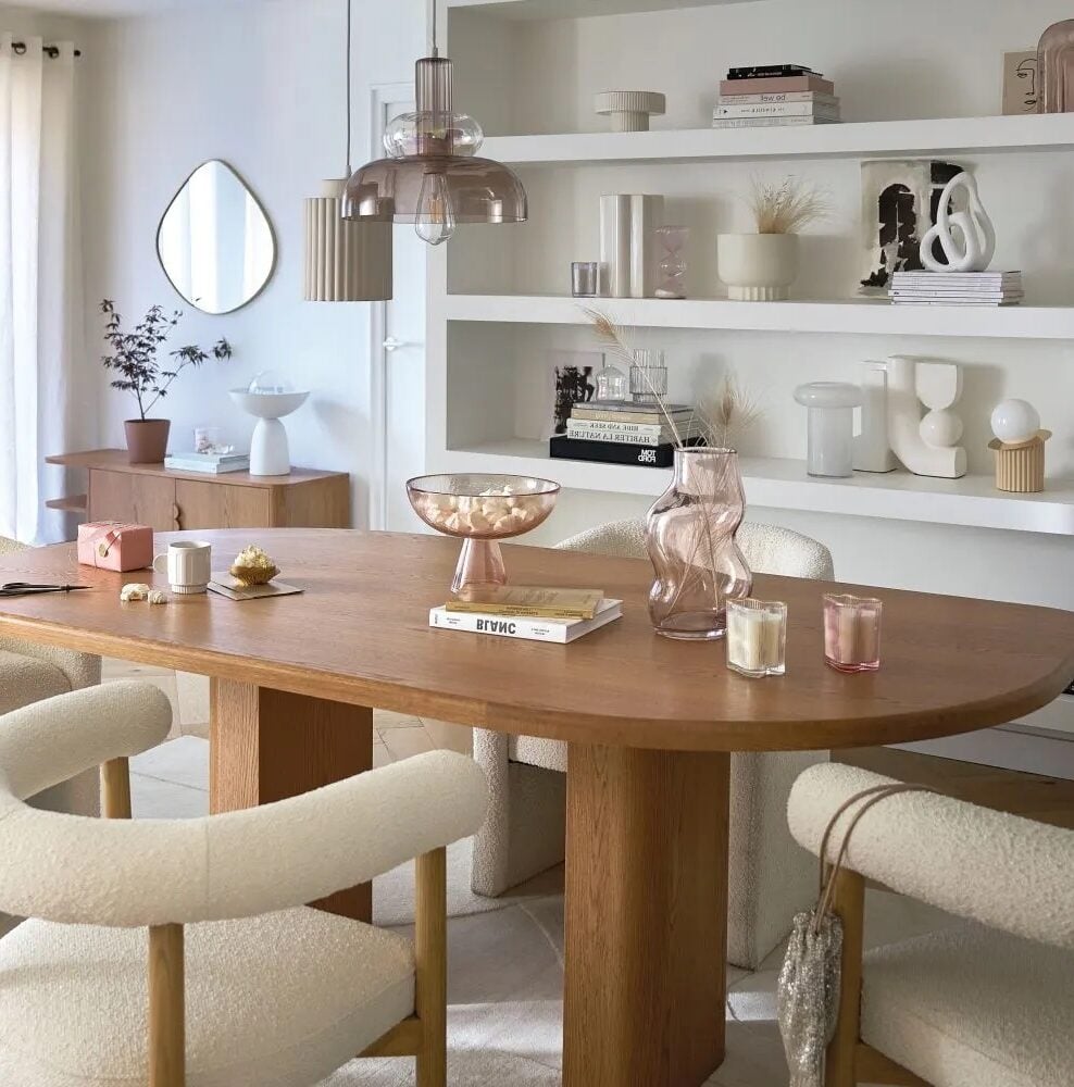 salon table ovale bois 8 personnes decoration elegante moderne