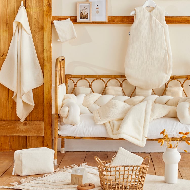 décoration chambre bébé bois rotin crème déco douce