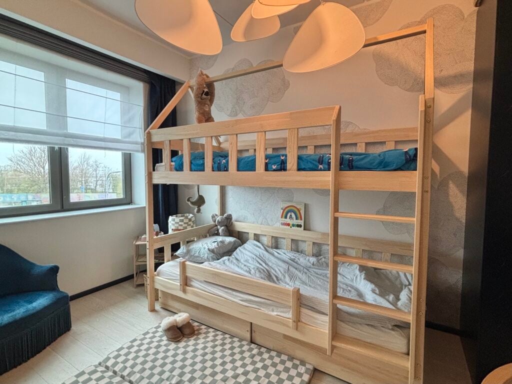 lit cabane superposé chambre deux garçons
