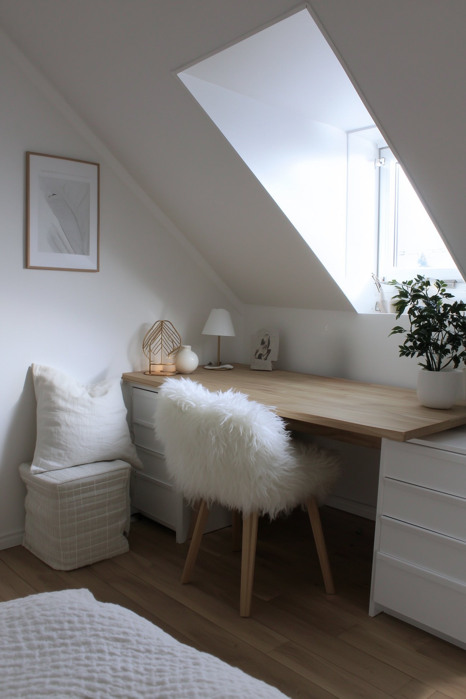 fabriquer bureau planche caisson sous fenêtre