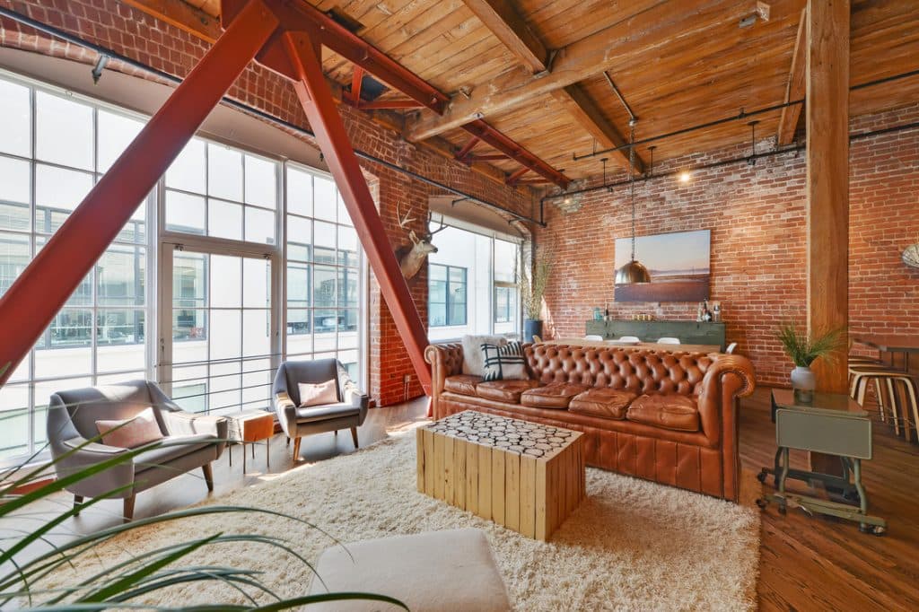 Visite Deco Loft et murs en briquettes