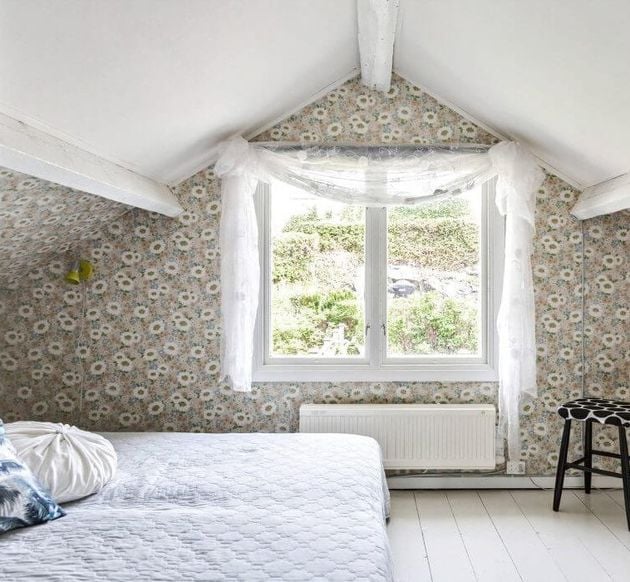 petite chambre fleurie dans bicoque