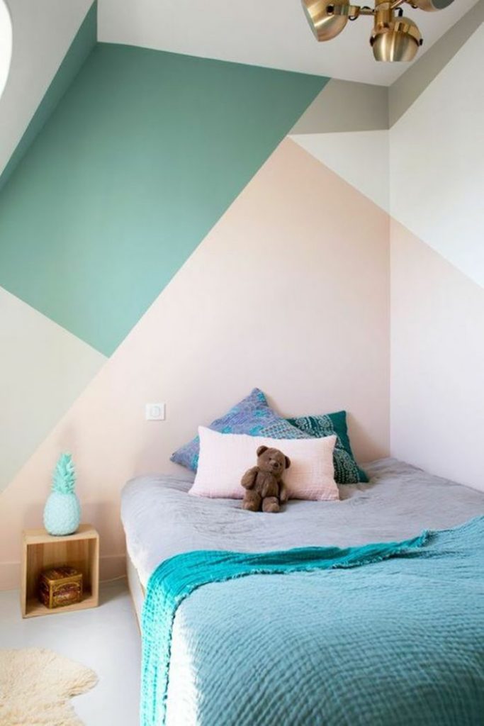 graphique géométrique motif mur peinture rose vert gris chambre enfant