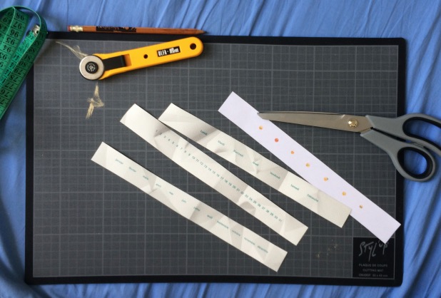 Un calendrier perpétuel DIY avec des chutes de papier peint