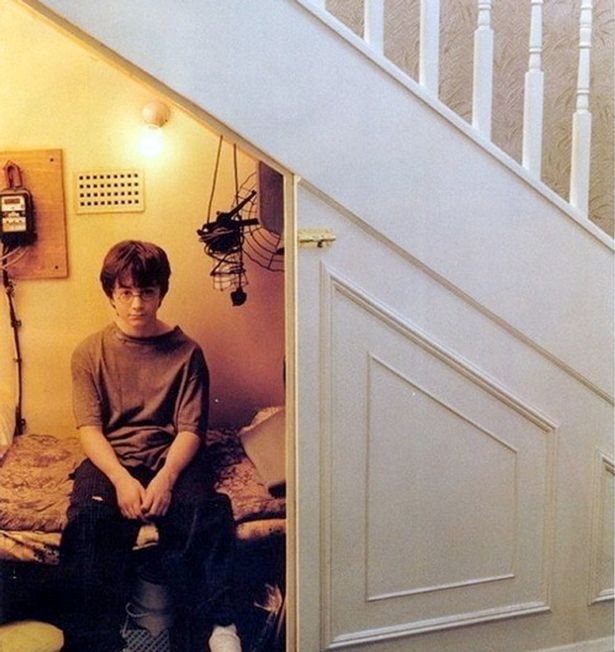 Harry Potter chambre aménager un dessous d'escalier
