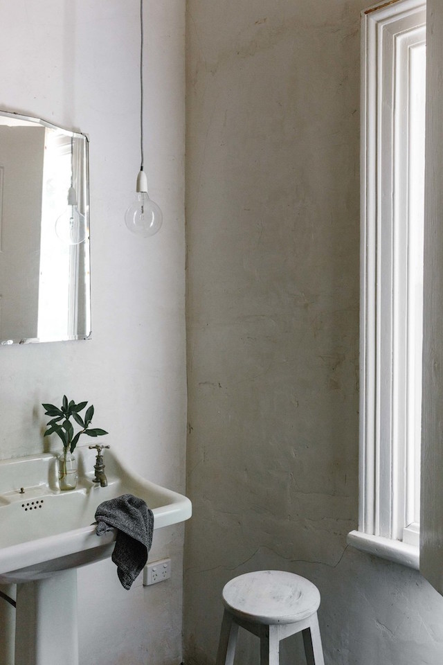 mini maison champêtre salle de bain vintage minimaliste wabi-sabi